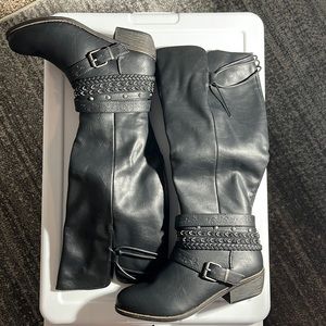 SO black boots - size 8